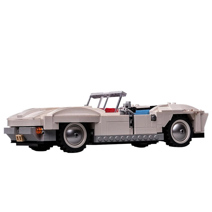 MOC building blocks puzzle classic creative Chevrolet Corvette puzzle assembly sports car toys for boys(650PCS)